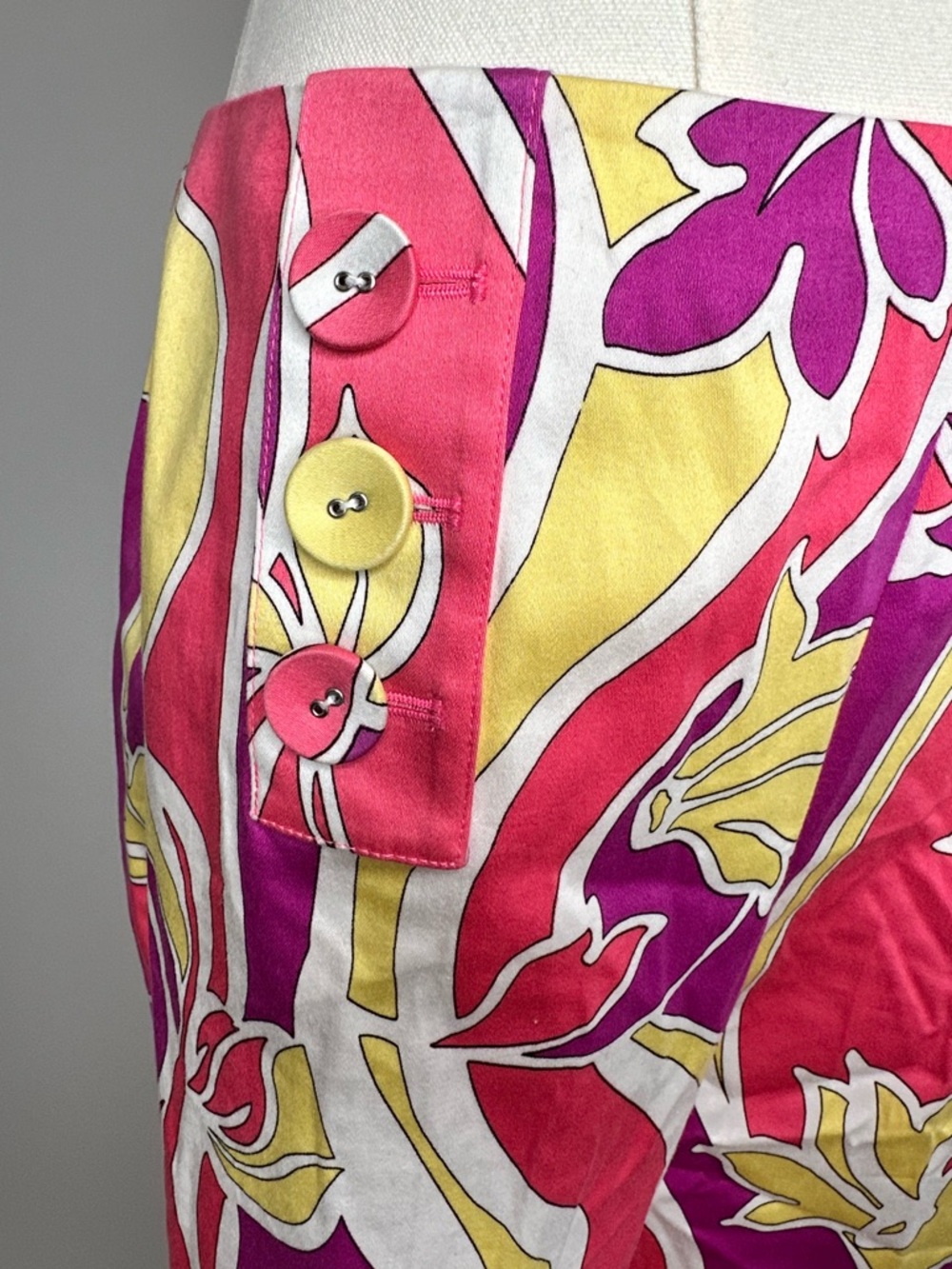 ETCETERA “Blast” Capris Retro Multicolor Side Zip Button Detail Cropped Pants